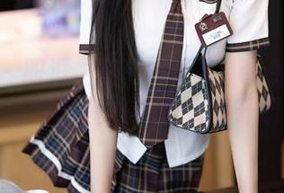 语画界 – 职涯之路——玥儿玥er的私拍合集，穿西装是不是就能升职？