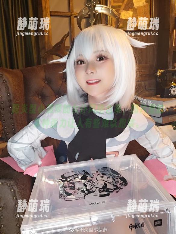 阳炎型小菠萝的女仆风格合集，图片里的某种张力让人有些难以招架。