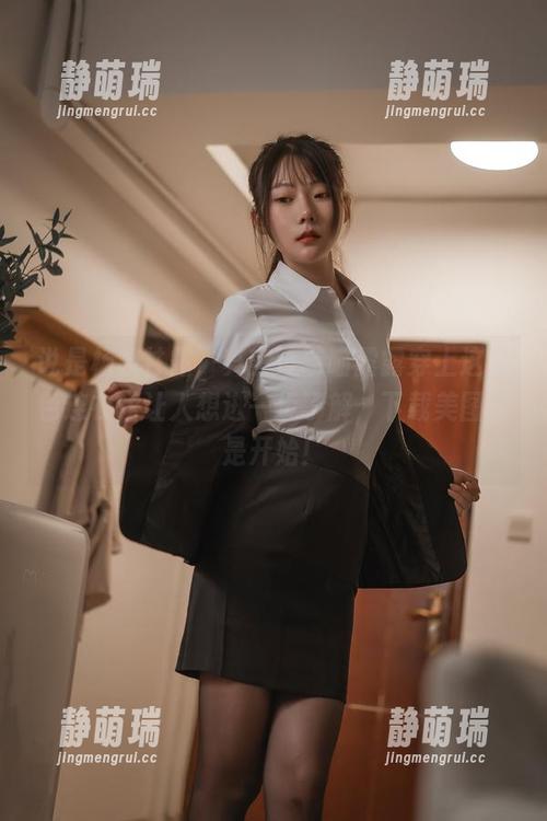 说是杨枝甘露，其实香草喵露露穿上这绿色连衣裙让人想进一步了解，下载美图就是开始！