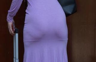 魔镜街拍 – 一条白色吊带裙加上黑丝美腿，婷婷的写真图册让人臣服，不看会后悔哦！