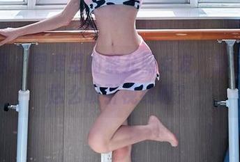 微密圈 – 图库里的黎允熙女友，能不能别这么吸引视线呀？